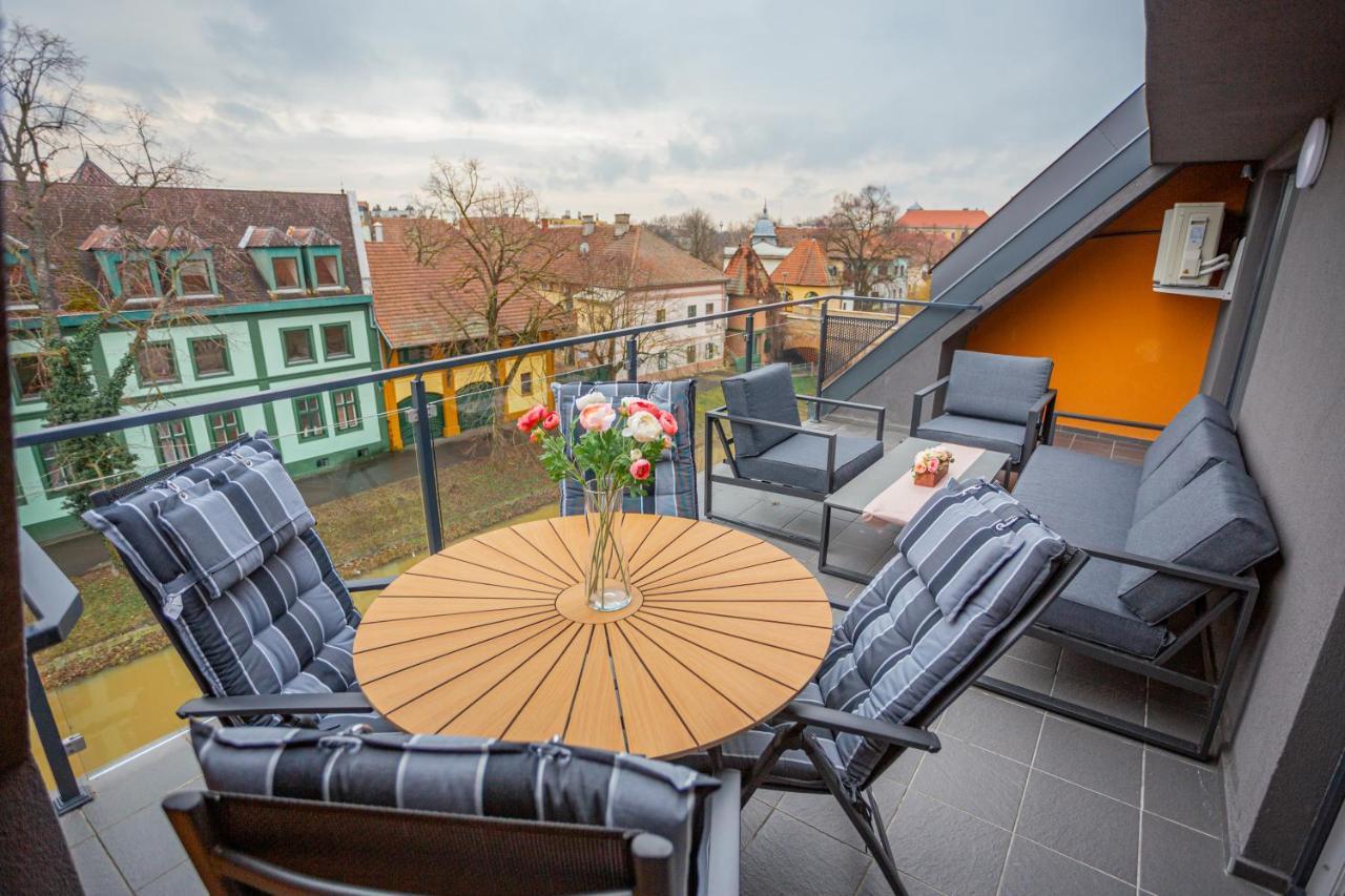 Viktoria Apartman ยูลา ภายนอก รูปภาพ