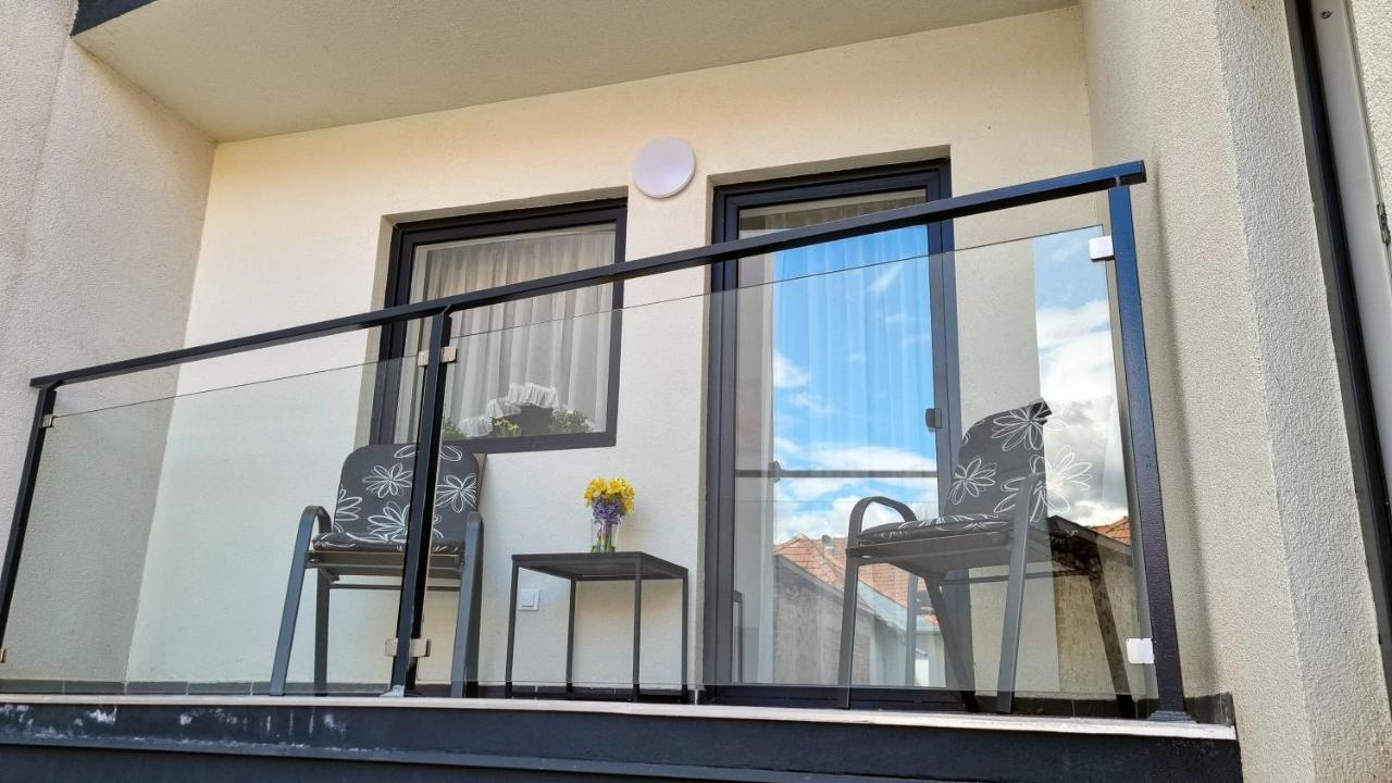 Viktoria Apartman ยูลา ภายนอก รูปภาพ